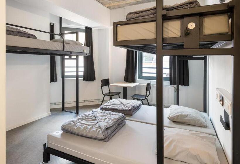四人标准间, Auberge De Jeunesse Charleroi Youth Hostel