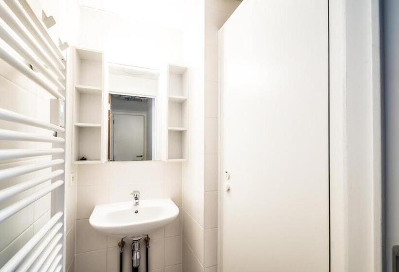 共用房间的床, Auberge De Jeunesse Charleroi Youth Hostel