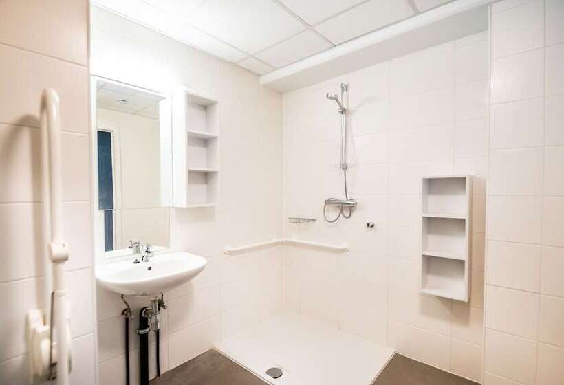 四人标准间, Auberge De Jeunesse Charleroi Youth Hostel