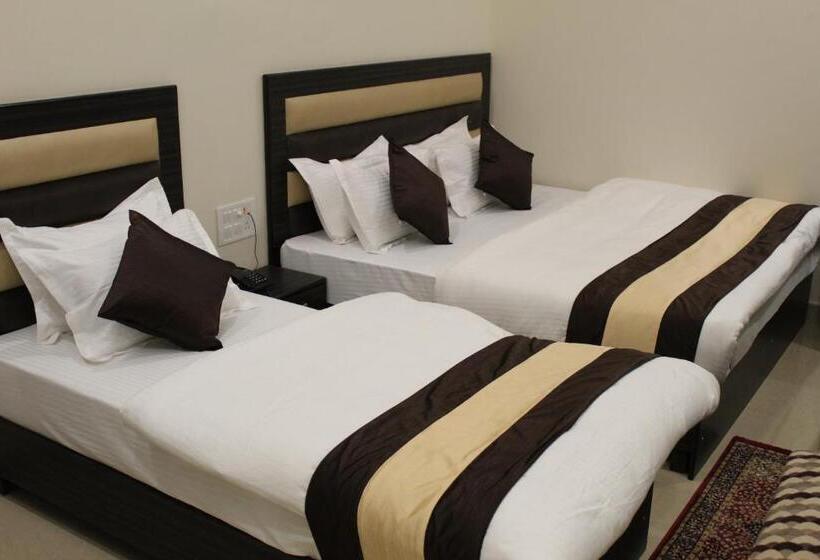 חדר משפחתי, Gopal