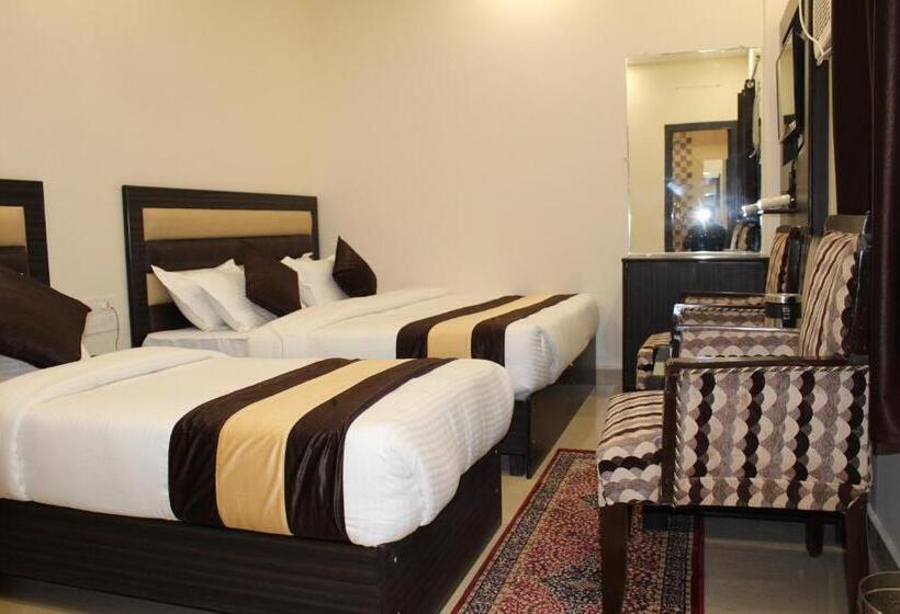 חדר משפחתי, Gopal