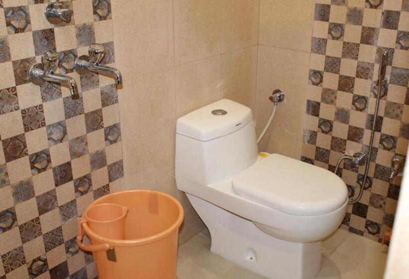 חדר משפחתי, Gopal