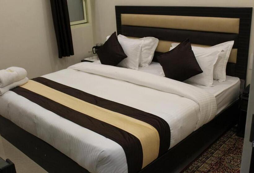 חדר דלוקס, Gopal