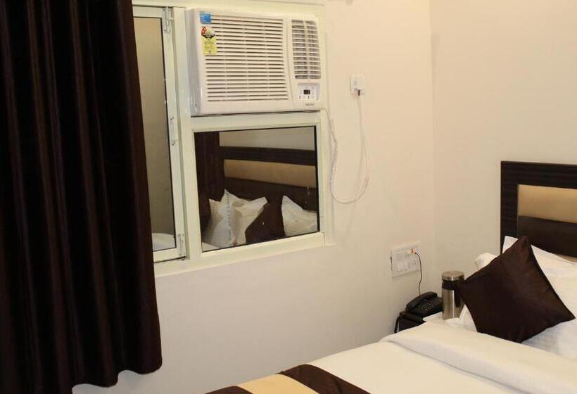 חדר דלוקס, Gopal