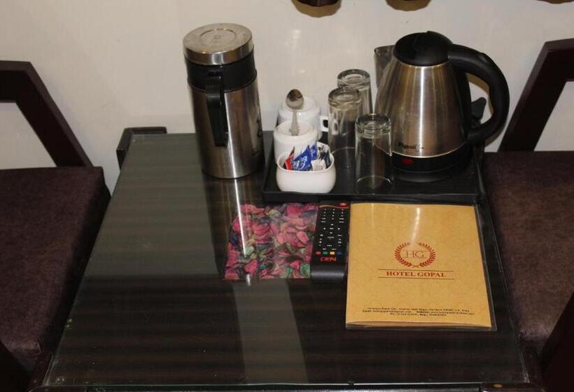 חדר סופריור, Gopal