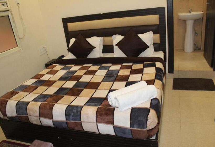 חדר סופריור, Gopal