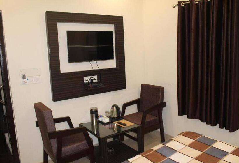 חדר סופריור, Gopal