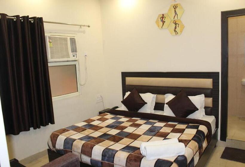 חדר סופריור, Gopal