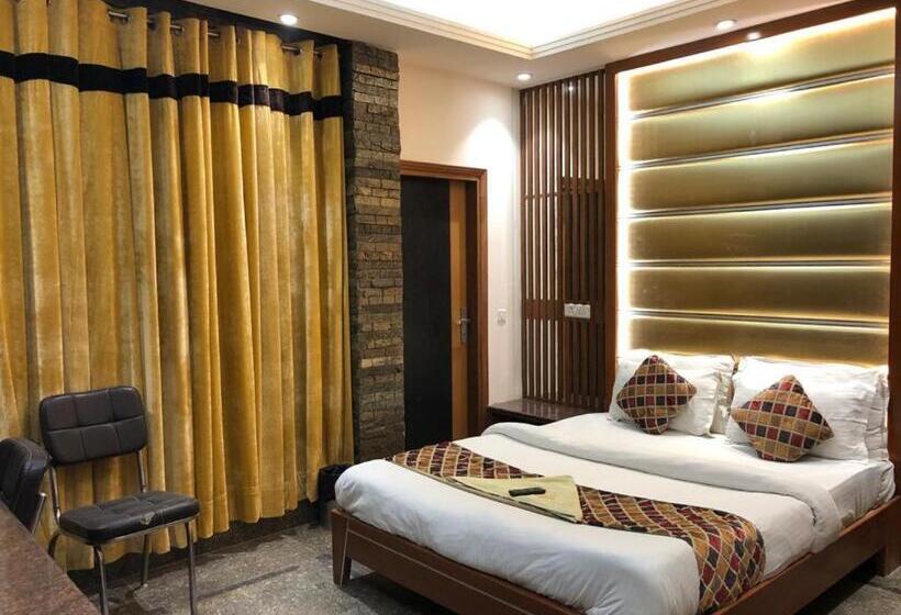 חדר סופריור, Stay @ 203