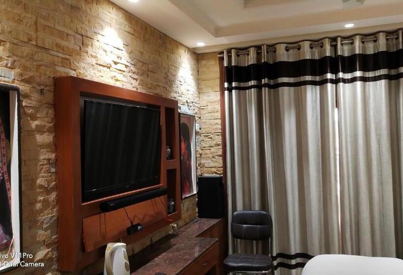 חדר סופריור, Stay @ 203