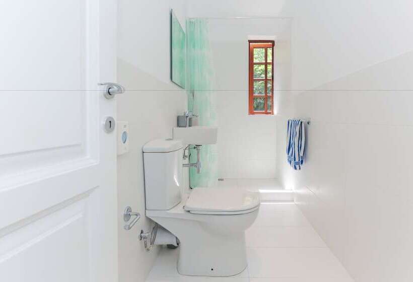 اتاق استاندارد, House Of Pomegranates