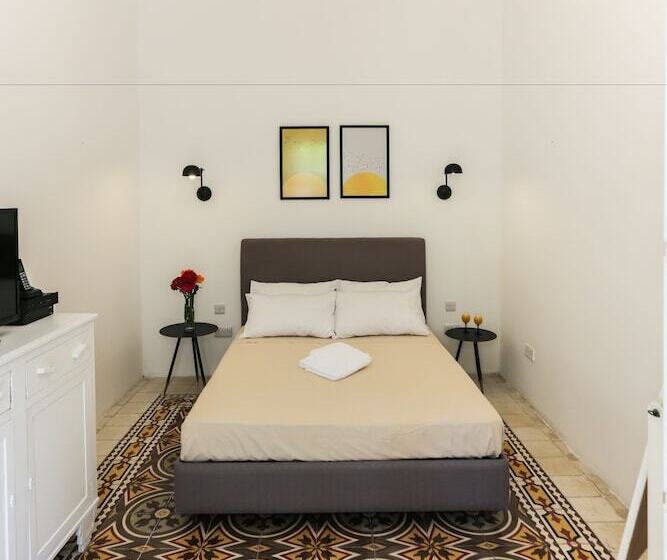 اتاق استاندارد, House Of Pomegranates