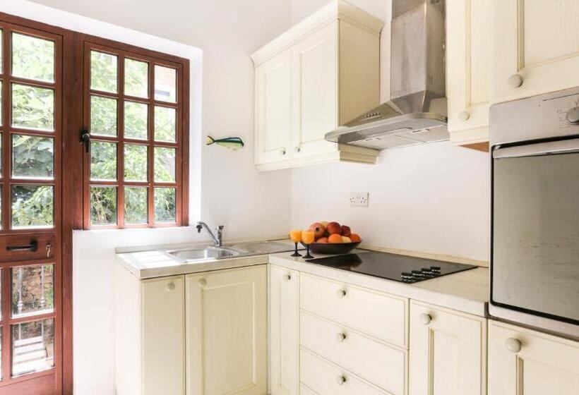 اتاق استاندارد, House Of Pomegranates