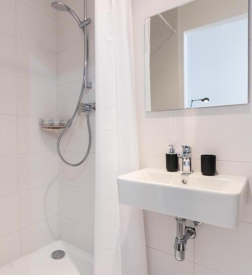 اتاق استاندارد, House Of Pomegranates