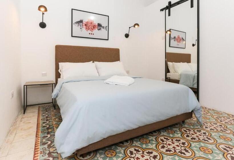 اتاق استاندارد, House Of Pomegranates