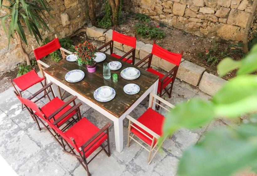 اتاق استاندارد با چشمانداز باغ, House Of Pomegranates