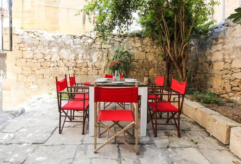 اتاق استاندارد با چشمانداز باغ, House Of Pomegranates