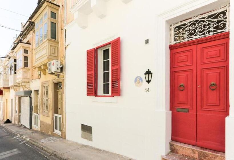 اتاق استاندارد با چشمانداز باغ, House Of Pomegranates