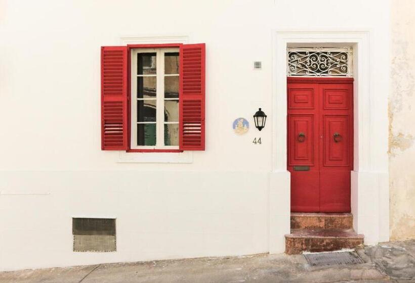 اتاق استاندارد با چشمانداز باغ, House Of Pomegranates