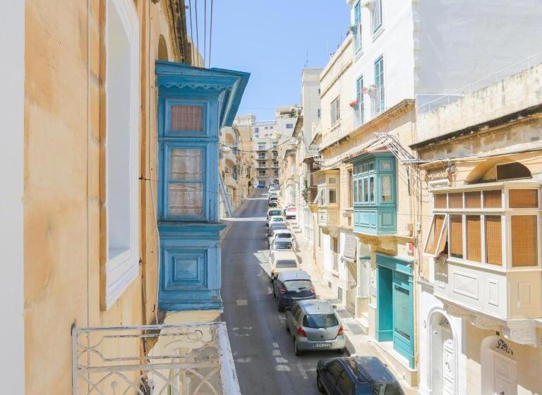 اتاق استاندارد با بالکن, House Of Pomegranates