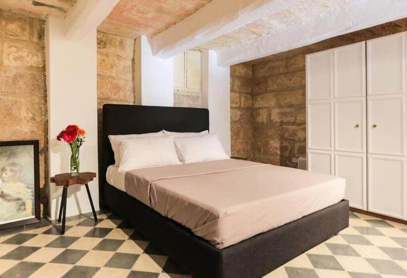 اتاق استاندارد, House Of Pomegranates