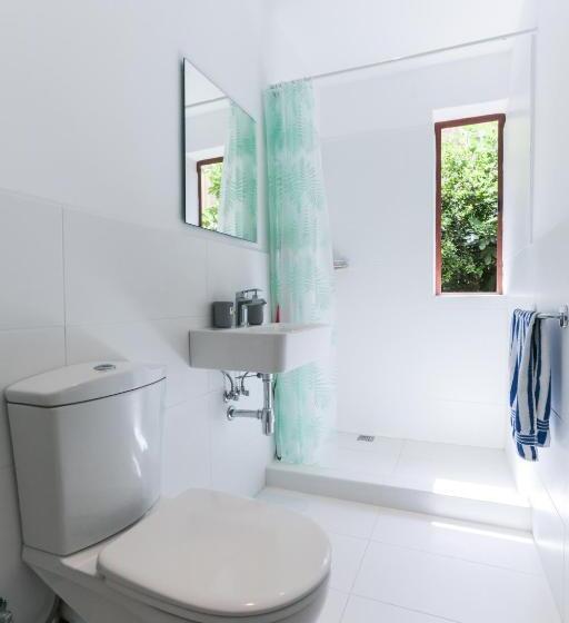 اتاق استاندارد, House Of Pomegranates