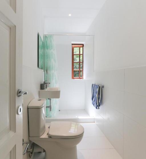 اتاق استاندارد, House Of Pomegranates