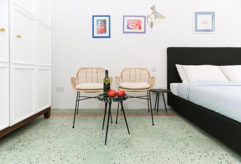 اتاق استاندارد با چشمانداز باغ, House Of Pomegranates