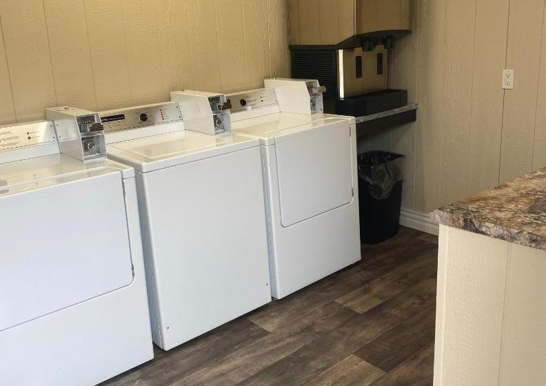 غرفة ديلوكس مطلّة علي البحر مزوَّدة بشُرفة, Sunny Isle Motel