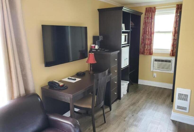 غرفة ديلوكس مطلّة علي البحر مزوَّدة بشُرفة, Sunny Isle Motel