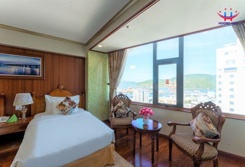 سوییت با چشمانداز دریا, Huong Viet Hotel Quy Nhon Beachfront