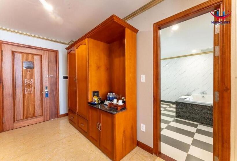 سوییت با چشمانداز دریا, Huong Viet Hotel Quy Nhon Beachfront