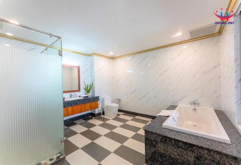 سوییت با چشمانداز دریا, Huong Viet Hotel Quy Nhon Beachfront