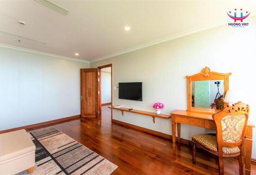 سوییت با چشمانداز دریا, Huong Viet Hotel Quy Nhon Beachfront