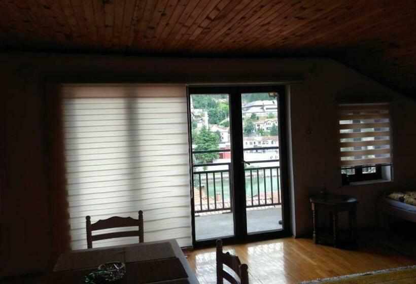 تختخواب در اتاق مشترک, Kamena ćuprija