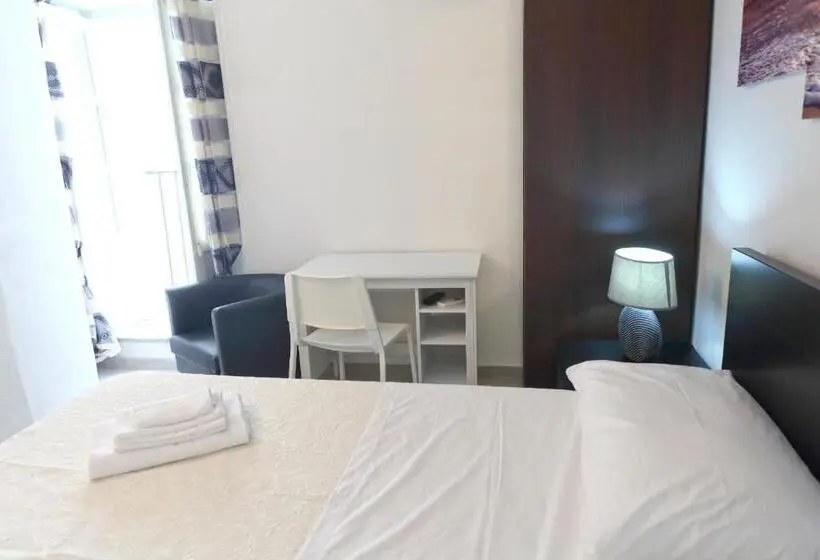 Standard Room with Balcony Side Sea View, Palazzo Melnis