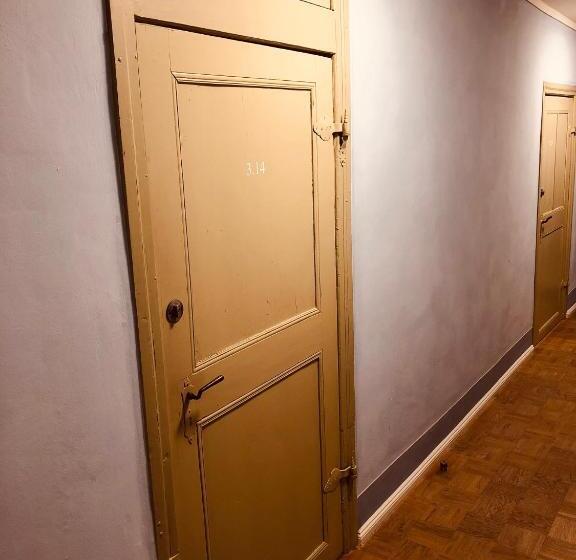 バスルーム共有のシングルスタンダード, Cranachherberge City Centre