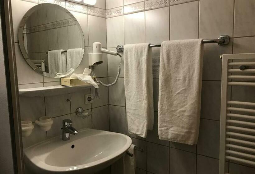 Номер Economy, Hohe Schule