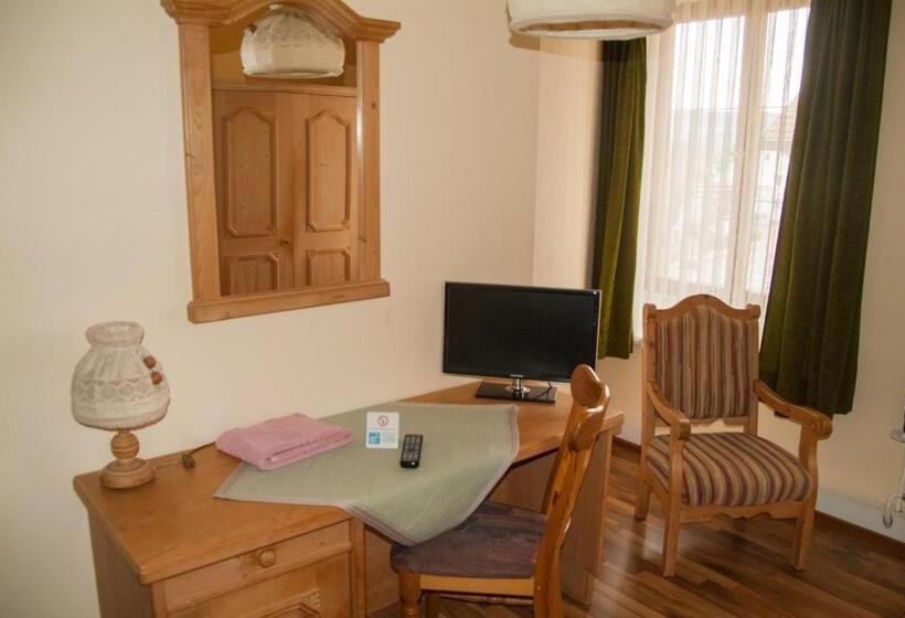 غرفة قياسية فردية, Der Adler