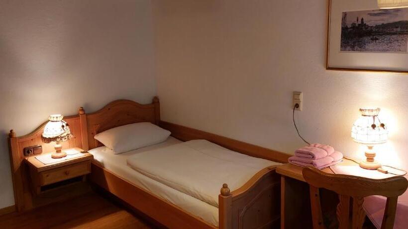 غرفة قياسية فردية, Der Adler