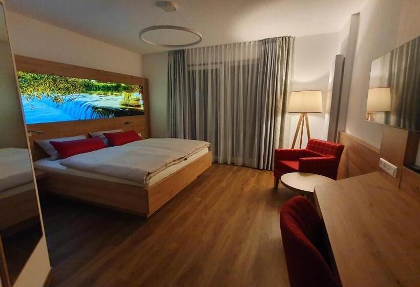 غرفة قياسية مزوَّدة بشُرفة, Der Adler