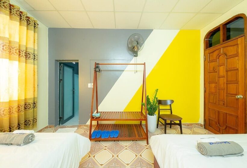 اتاق خانوادگی, Bamboo S House