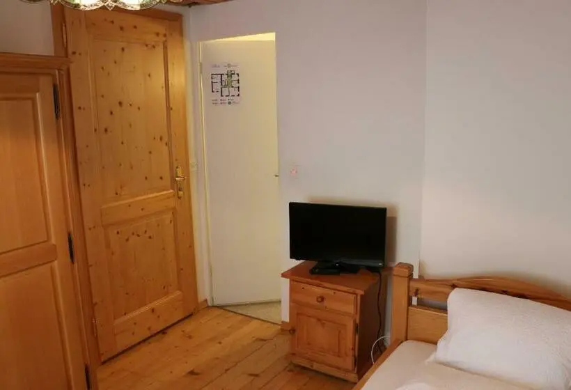 Economy Yhden Hengen Huone, Lowen