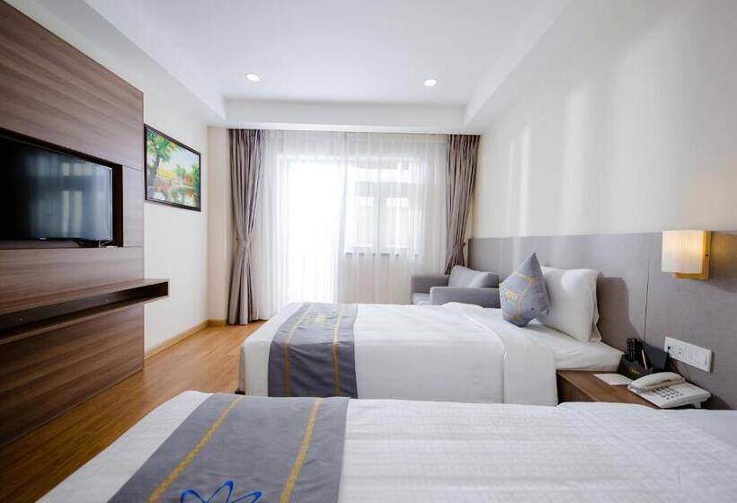 اتاق لوکس با بالکن, Orbit