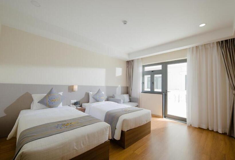 اتاق لوکس با بالکن, Orbit