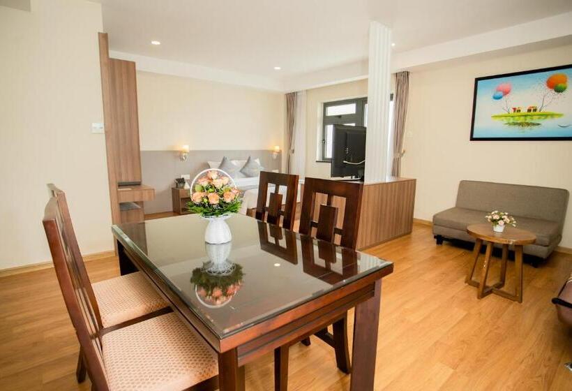 سوییت با چشمانداز دریا, Orbit