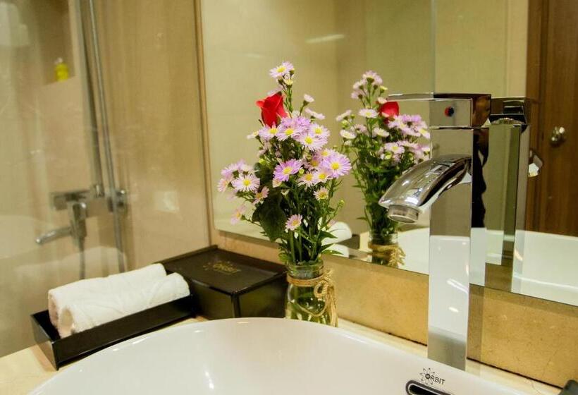 سوییت با چشمانداز دریا, Orbit