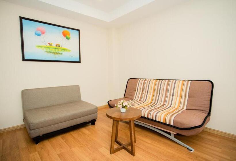 سوییت با چشمانداز دریا, Orbit