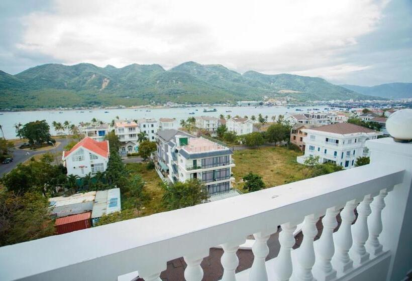 سوییت با چشمانداز دریا, Orbit