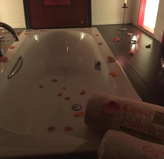 Standard room with outdoor bath, Esprit D'ailleurs